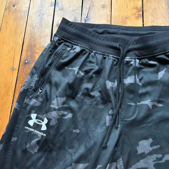 Under Armour Men’s Large Dark Camo Black Sportstyle Jogger Pants Gym Active - Picture 3 of 10